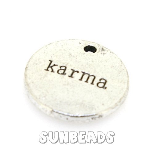 Metalen bedel rond met tekst Karma - Klik op de afbeelding om het venster te sluiten