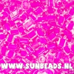 Rocailles 4mm vierkant (transparant met binnenin fuchsia)