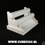 Armband standaard, liggend, PU leer, wit, 2 rollen Armband standaard, liggend, PU leer, wit, 2 rollen