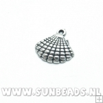 Metalen bedel schelp